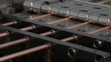 Bakır borular tüpler endüstriyel Cnc makine üzerinde bükme ve metal kesme.