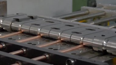 Bakır borular tüpler endüstriyel Cnc makine üzerinde bükme ve metal kesme.