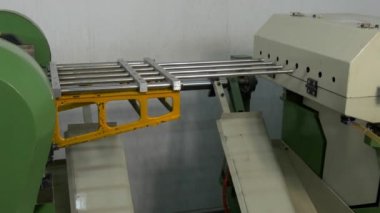 Bakır borular tüpler endüstriyel Cnc makine üzerinde bükme ve metal kesme.