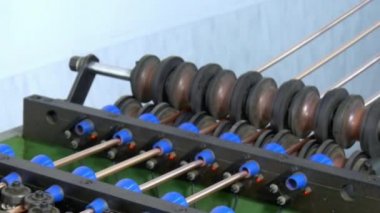 Endüstriyel Cnc makine üzerinde metal bakır boru bükme. fabrikada.
