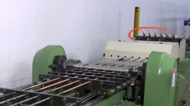 Bending and cutting metal copper pipes tubes on industrial CNC machine. — Stock Video