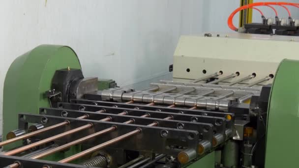 Bending and cutting metal copper pipes tubes on industrial CNC machine. — Stock Video