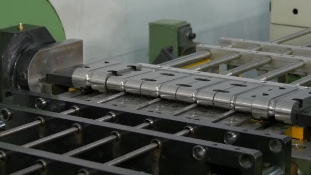 Λυγίσματος και κοπής μετάλλων σωλήνες χαλκού Σωλήνες για βιομηχανική μηχανή Cnc. — Αρχείο Βίντεο