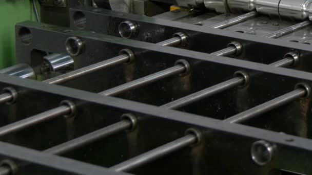 굽 힘 및 산업 Cnc 기계에 금속 구리 파이프 튜브를 절단. — 비디오