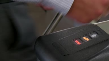 İnsanların ellerini turnike küçük kapı denetim noktası ofis elektronik Geçişi uygulamak.