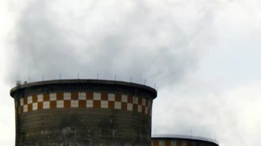 Endüstriyel boru tesisi baca duman.