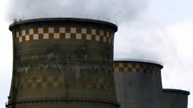 Endüstriyel boru tesisi baca duman.