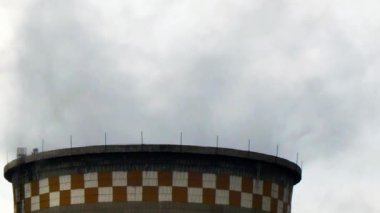 Endüstriyel boru tesisi baca duman.