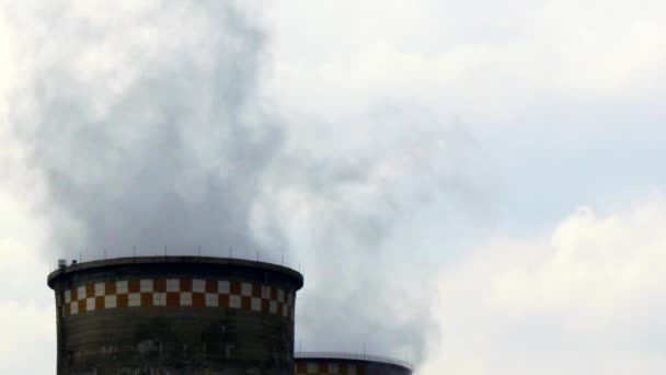 Smokestacks of factory tubes chimney smoke. — Stock Video