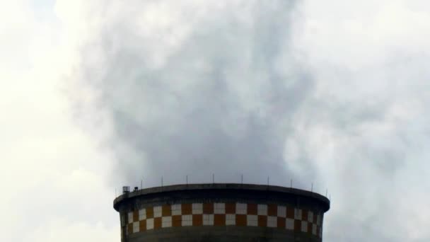 Smokestacks of factory tubes chimney smoke. — Stock Video