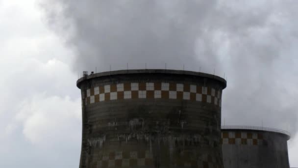 Smokestacks of factory tubes chimney smoke. — Stock Video