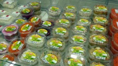 Salata ve diğer gıda ürünleri Mağazası süpermarketler.