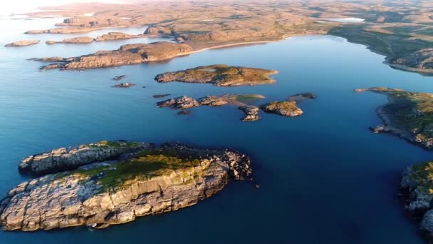 Paisagem aérea de Stts Dalniye Zelentsy no mar de Barents . — Vídeo de Stock