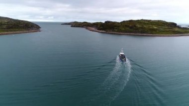 Başladığın Dalniye Zelentsy Barents Denizi'nde su yüzeyine gemide yukarıda görüntülemek.