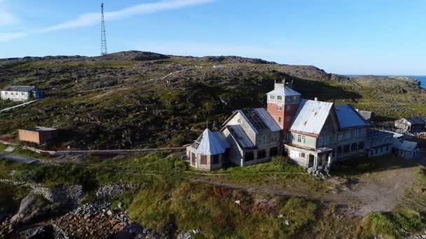 Abandoned small town on Stts Dalniye Zelentsy in Barents Sea. — Stock Video