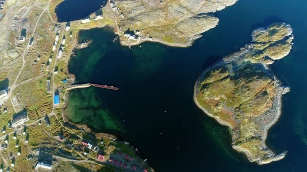 Vista desde arriba del paisaje de Stts Dalniye Zelentsy en el Mar de Barents . — Vídeos de Stock