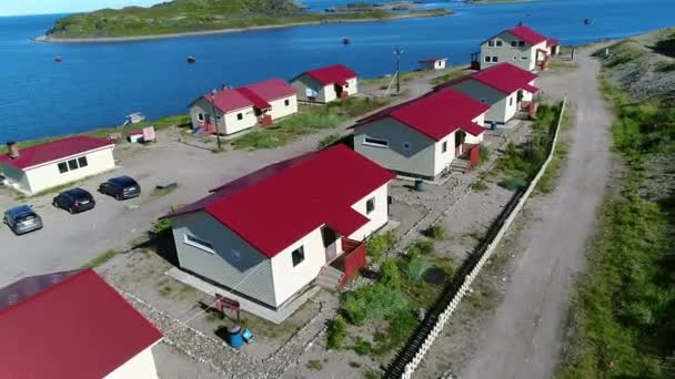 Estación de buceo Dalniye Zelentsy en Barents Vista aérea del mar. — Vídeos de Stock