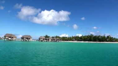 Okyanus kulübede hareketli bir teknede üzerinden görüntülemek.