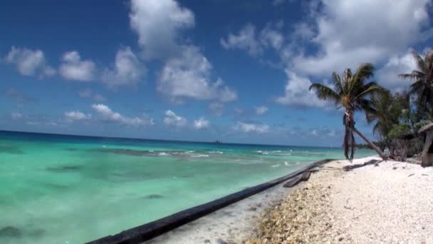 Clear water of azure ocean on background of coastline and white clouds. — Stock Video