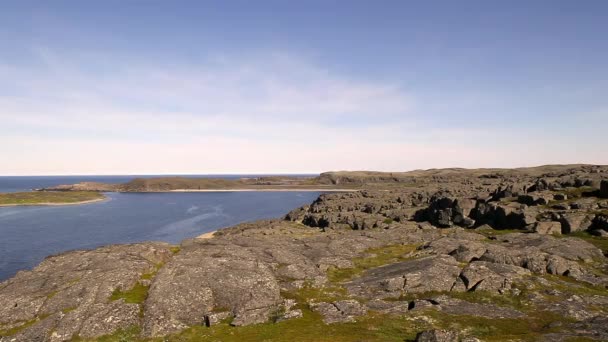 Silencio y superficie del agua en Stts Dalniye Zelentsy en el Mar de Barents . — Vídeos de Stock