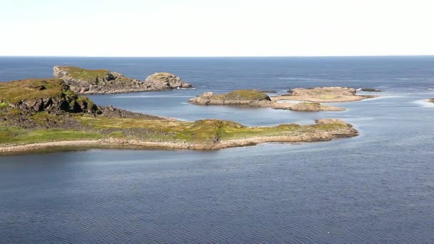 Silence et surface de l'eau sur les Stts Dalniye Zelentsy dans la mer de Barents . — Video