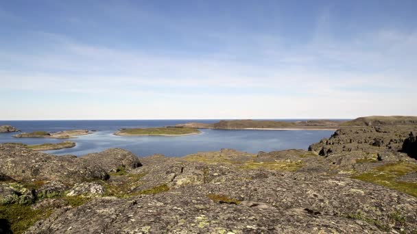 Tystnad och vatten yta på Stts Dalniye Zelentsy i Barents hav. — Stockvideo