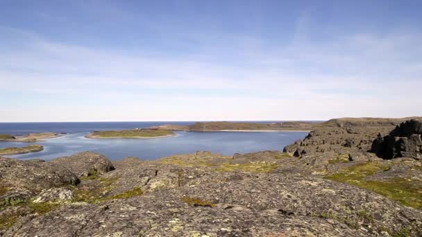 Silêncio e superfície da água em Stts Dalniye Zelentsy no mar de Barents . — Vídeo de Stock