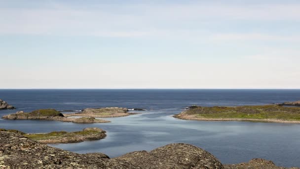 Stilte en water oppervlak op Stts Dalniye Zelentsy in de Barentsz-zee. — Stockvideo