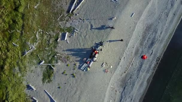 People on desolate Vaygach Island in desert. — Stock Video