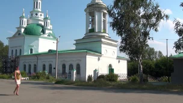 Ortodoxa kyrkan Holy Trinity Cathedral. — Stockvideo