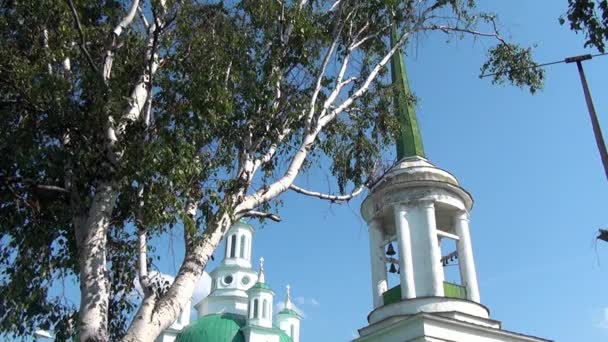 Bell tower of Orthodox church Holy Trinity Cathedral. — Stock Video