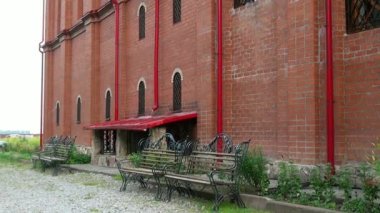 Alapaevsk, Rusya Federasyonu - 17 Temmuz 2012: Rusyanın yeni Şehitler Manastırı, Romanov'un ölümü mekan. Bina nerede 18 Temmuz 1918 Elizabeth ve Prens benim canlı terk edildin spot bulunur.