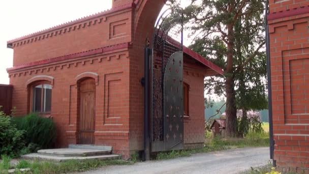 Porta del monastero dei Nuovi Martiri e Confessori . — Video Stock