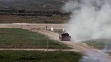 Rus askeri tank ordusu Forum 2017, yolda rides.