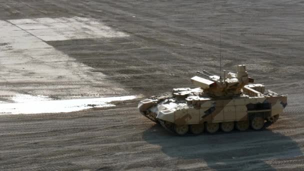 Russian military tank stands on road. — Stock Video