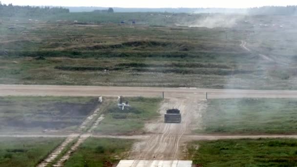 Alabino Rússia Agosto 2017 Tanque Militar Russo Monta Estrada Dispara — Vídeo de Stock