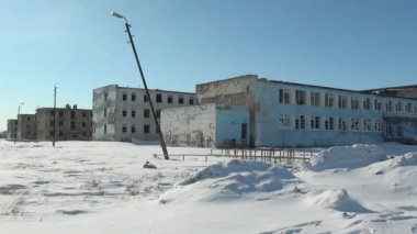 Umutsuzluk bir terk edilmiş ıssız şehirde kömür madenlerinde.