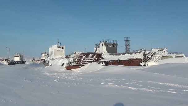 Övergivna fartyg av staden Anadyr på långt norr om Ryssland. — Stockvideo