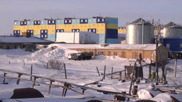 Tank boerderij Anadyr stad ver ten noorden van Rusland. — Stockvideo