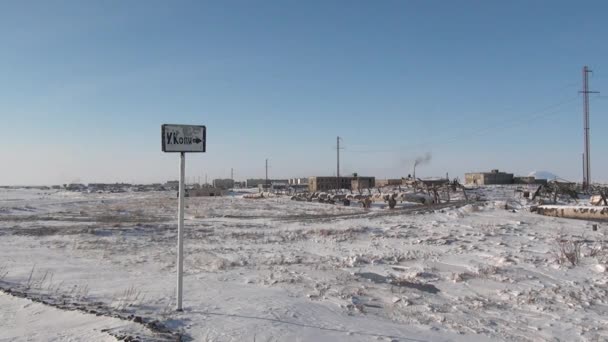 Ciudad abandonada Minas de carbón en Chukotka, al norte de Rusia . — Vídeo de stock