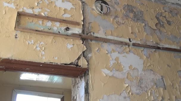 Maison abandonnée de la ville fantôme de Charbon Mines sur l'extrême nord de la Russie . — Video