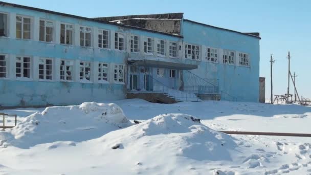 Casa Abandonada Ciudad Minas Carbón Chukotka Norte Rusia Camino Ciudad — Vídeos de Stock