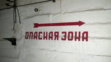 Hayalet kasaba Gudym eski yeraltı askeri üssünde, terk edilmiş fabrikası.