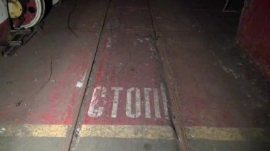 Hayalet kasaba Gudym eski yeraltı askeri üssünde, terk edilmiş fabrikası.