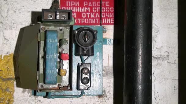 Utrustning av forna sovjetiska militära undergroundbase ghost town av Gudym. — Stockvideo