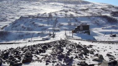 Terk edilmiş ev, Rusya 'nın kuzeyindeki Gudym Anadyr-1 Chukotka hayalet kasabası..