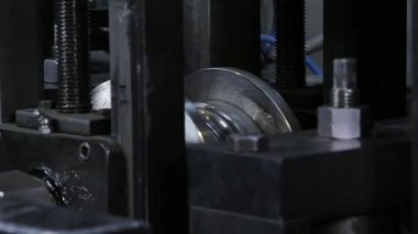 Fabrikada paslanmaz çelik borular üretmek için kusursuz bir teknoloji..