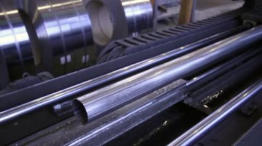 Fabrikada paslanmaz çelik borular üretmek için kusursuz bir teknoloji..