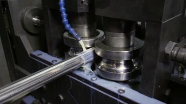 Metal haddeleme makineleri, paslanmaz çelik borular fabrikasında üretimi için.