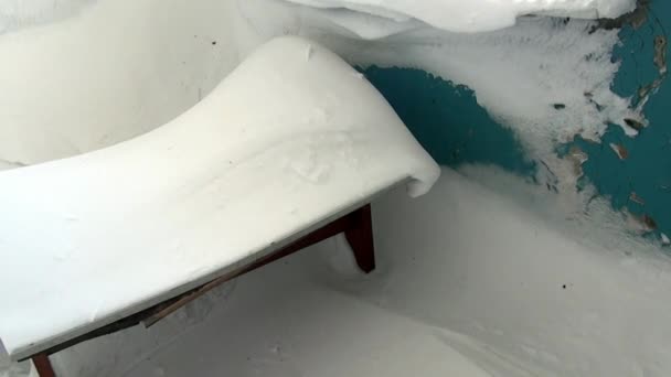 Windows in snow of abandoned house ghost town of Gudym on far north of Russia. — Stock Video